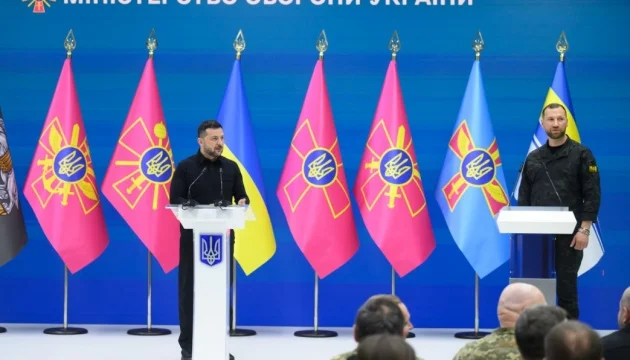 Zelensky introduces Khmara to Defense Ministry staff