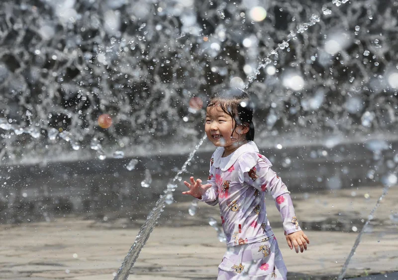 Temperatures soar to record 42.5 C in southeast