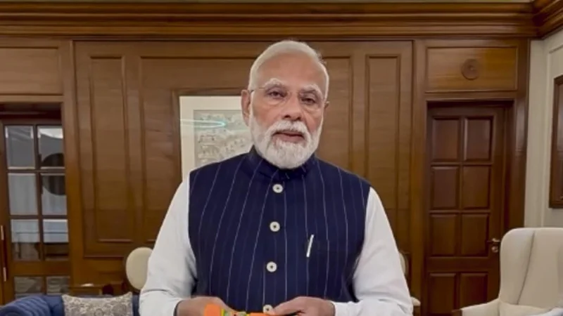 PM urges people to mark National Handloom Day