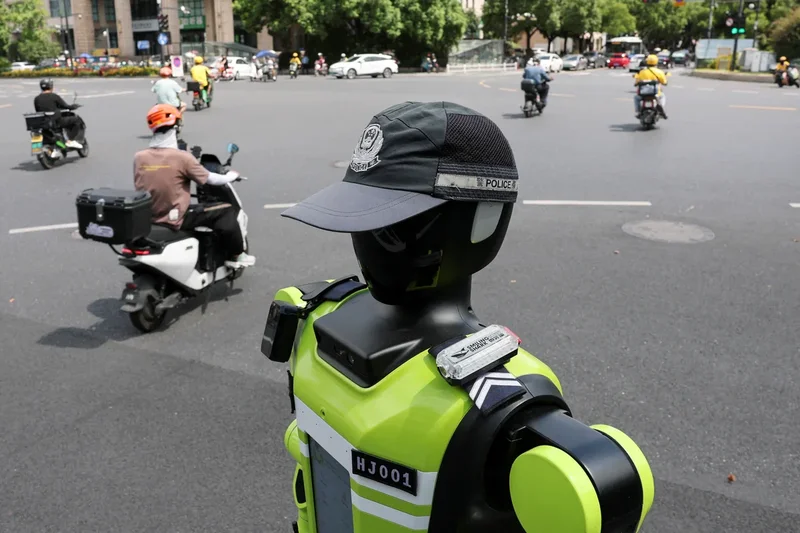‘Robo-cop’ rolled out to patrol streets of major city