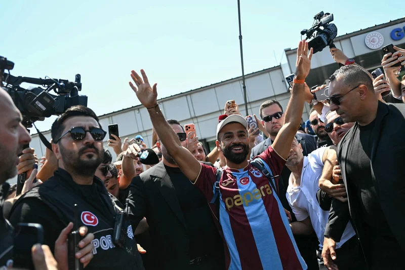 Türkiye rolls out red carpet as Salah lands for Trabzonspor move