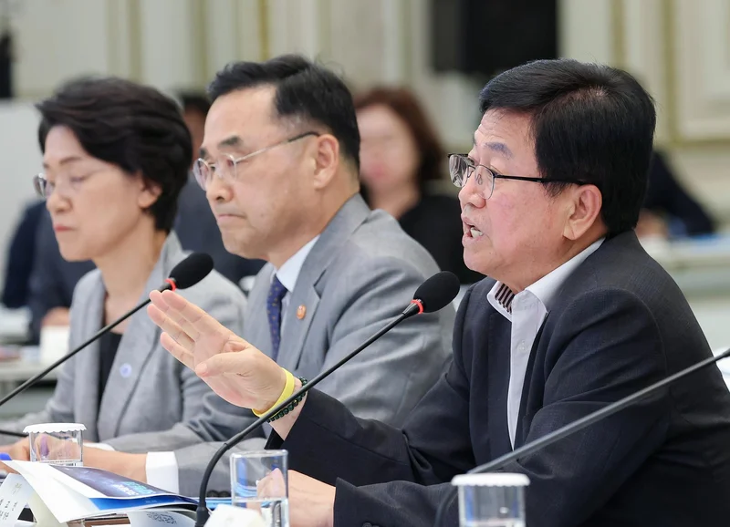 Private schools push back against Korea's free tuition plan for nat'l universities