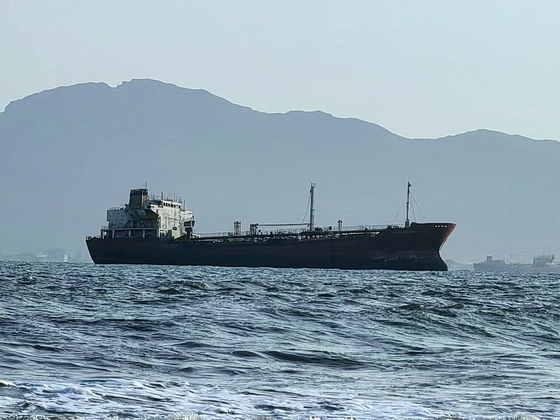 Gunmen seize tanker off Yemen amid resurgence of Somali piracy