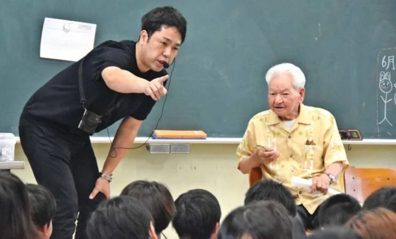 Battle of Okinawa survivor conveys message of peace through the classroom