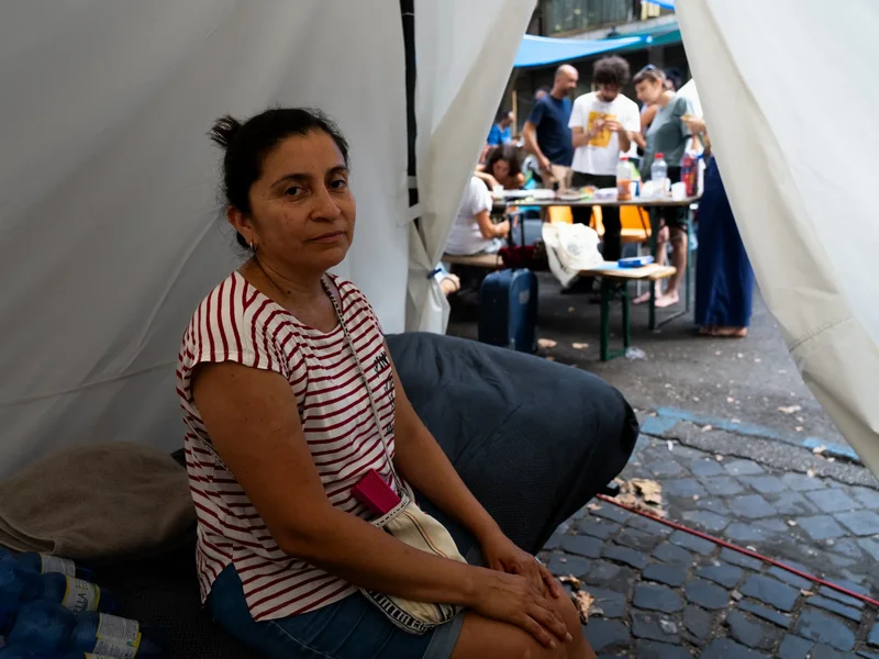 Hundreds camp on sweltering Rome street amid tussle over squatted building