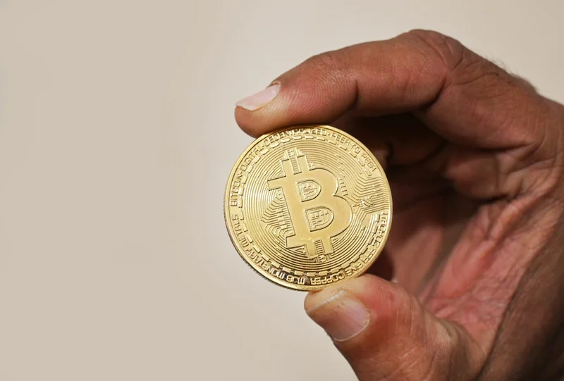 Bitcoin Steady at $63,461; Latin America Leans on Stablecoins