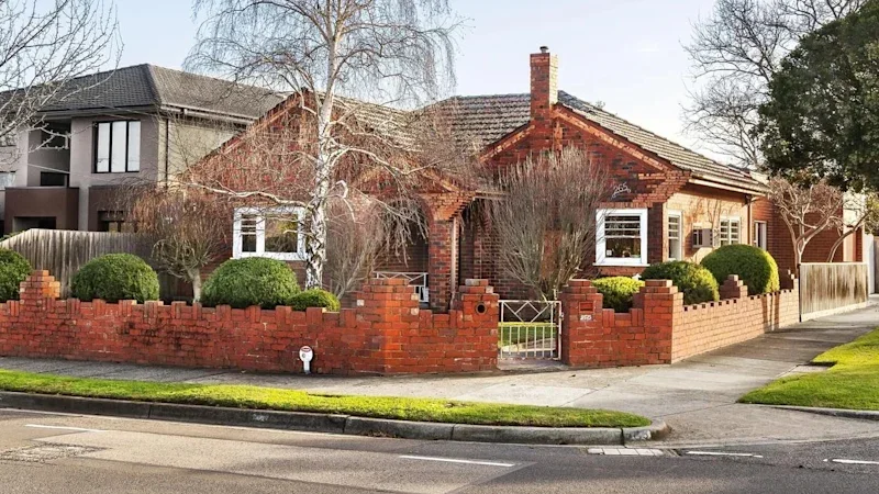 Clinker brick classic in popular school zone fails to sell at auction
