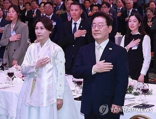 Lee says S. Korean firms, people in Germany play key role as bridge
