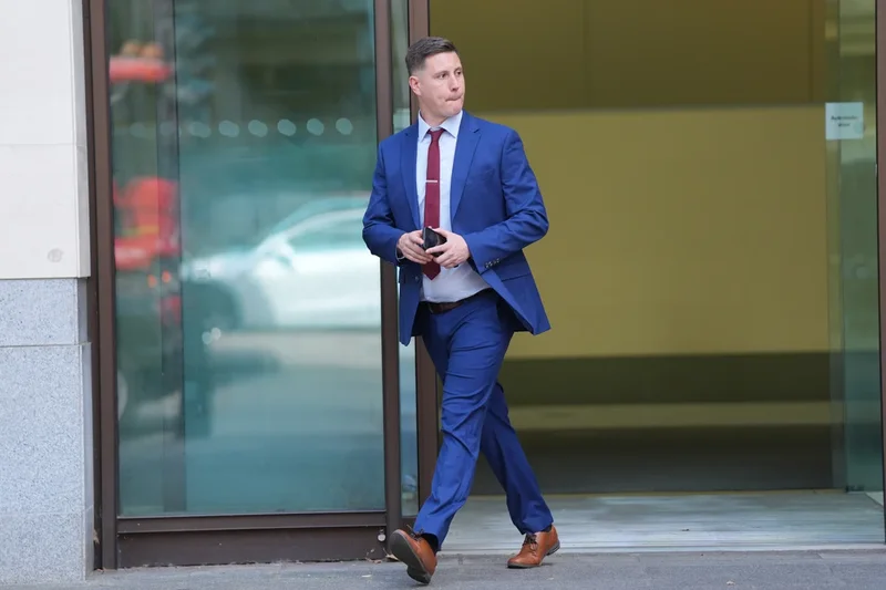 Met police detective stalked former partner and ‘persistently’ sent her messages