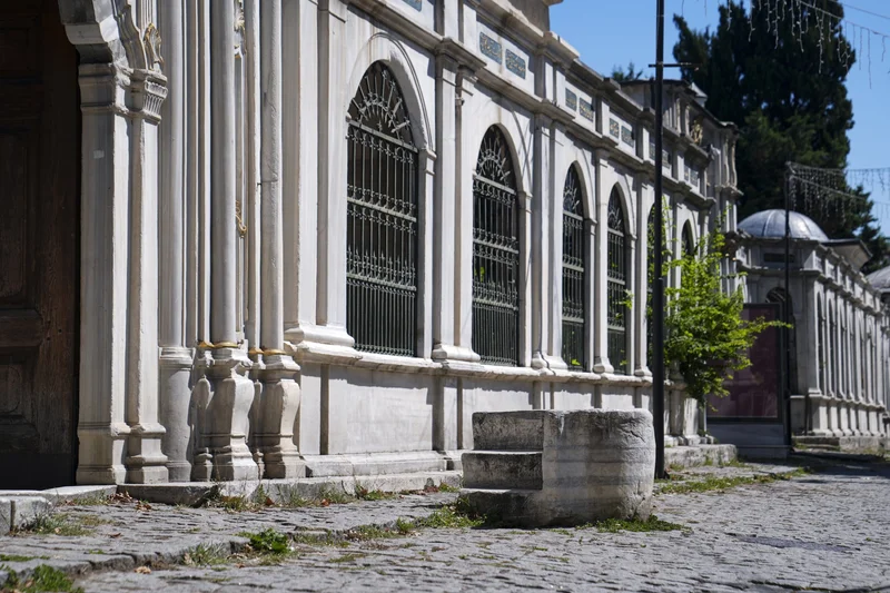 Istanbul’s mounting stones reflect Ottoman transport culture