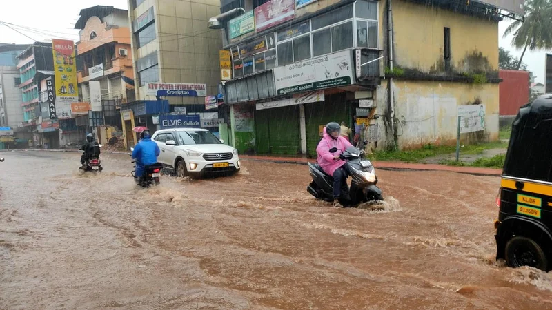 Heavy rain continues to lash Thrissur; schools shut, relief camps opened