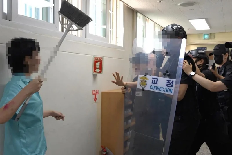 'I wouldn't do your job': Inmates pity Korean prison officers as dire conditions test their resolve