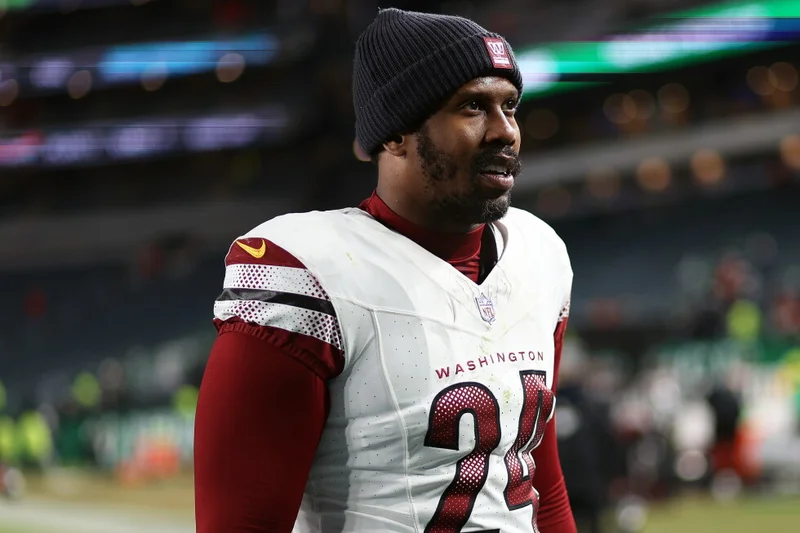 Von Miller is set to join his hometown Dallas Cowboys after agreeing to 1-year deal