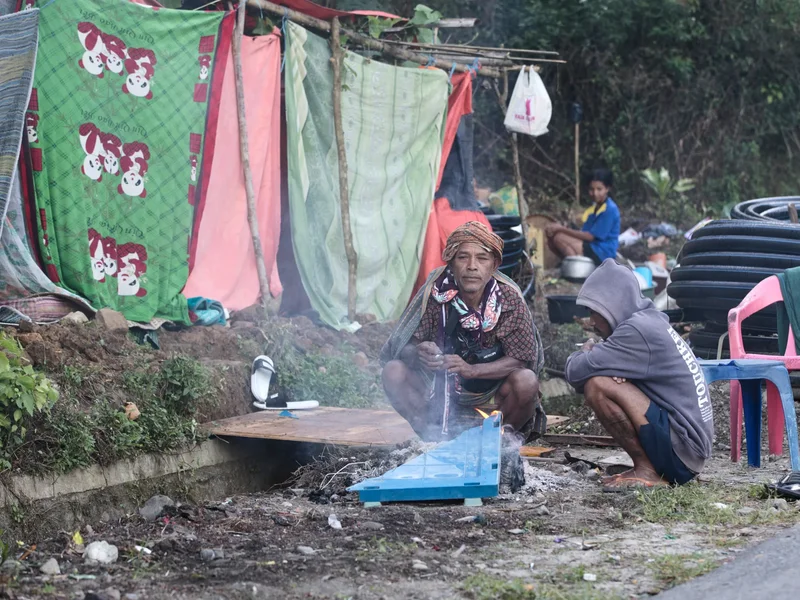 Thousands await aid after deadly Indonesia quake as rescue work conducted