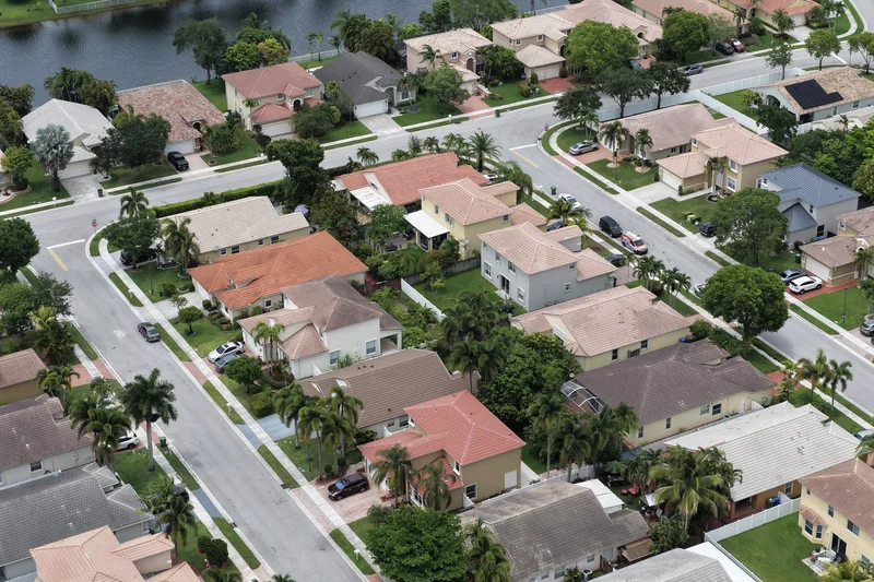 Weekly mortgage demand stalls along with interest rates, but rates are now moving higher again.