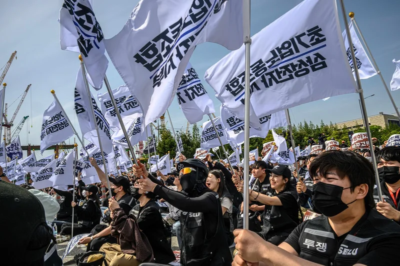 Profit-linked bonuses at Samsung, SK unlikely to spread across Korean biz