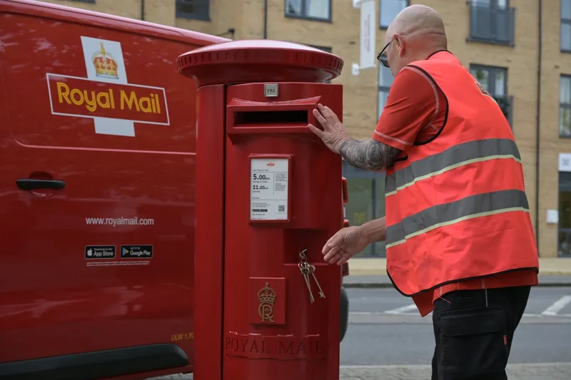 Royal Mail fails delivery targets yet again despite ‘encouraging’ signs under £500 million overhaul
