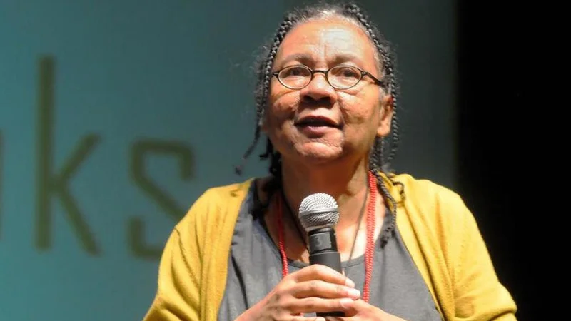 bell hooks: a pioneer of intersectional feminism