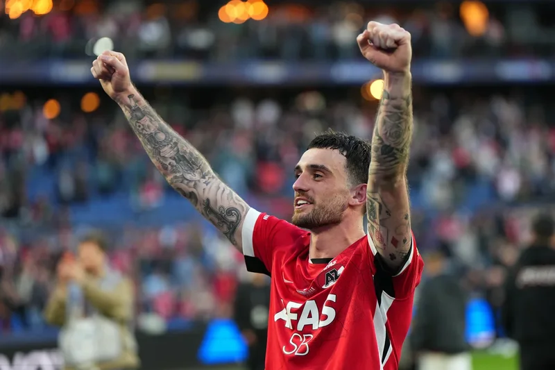 Ajax and Real Betis ignite interest in Ireland striker Troy Parrott