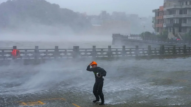 40% of flights grounded in Shanghai as long-lived Typhoon Dolphin moves north