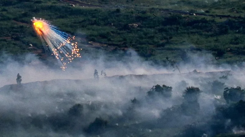 Israeli forces reportedly use phosphorus shells in attacks on southern Lebanon