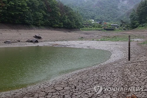 Heavy rainfall offers drought relief, causes damage in southeastern region