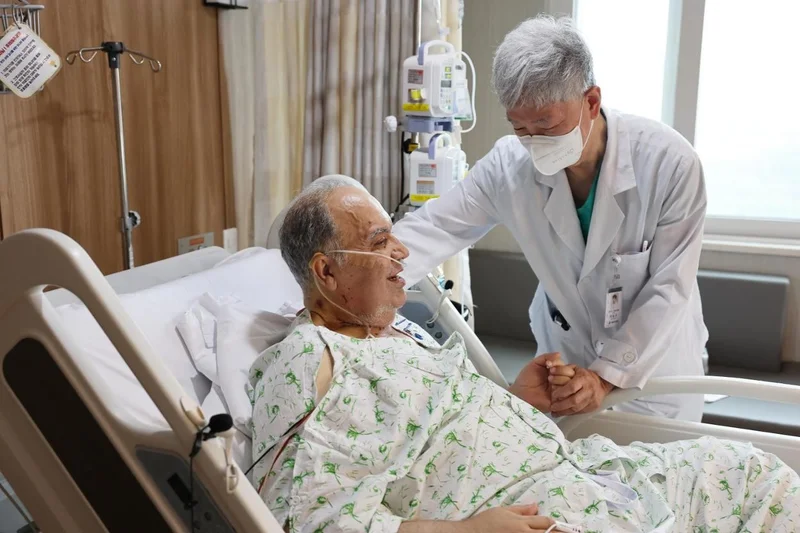 Turned away in Europe, father finds 2nd chance in Korea through sons' gift