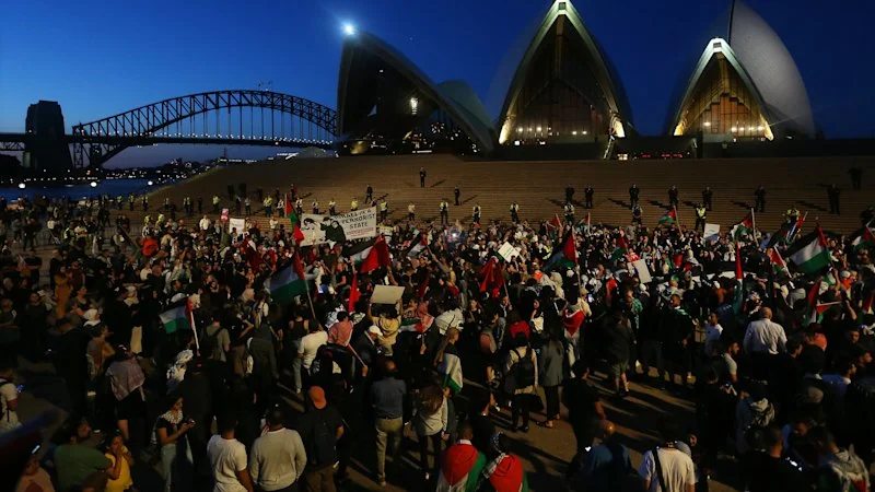 Police ‘gave control of CBD’ to Opera House protesters, royal commission hears