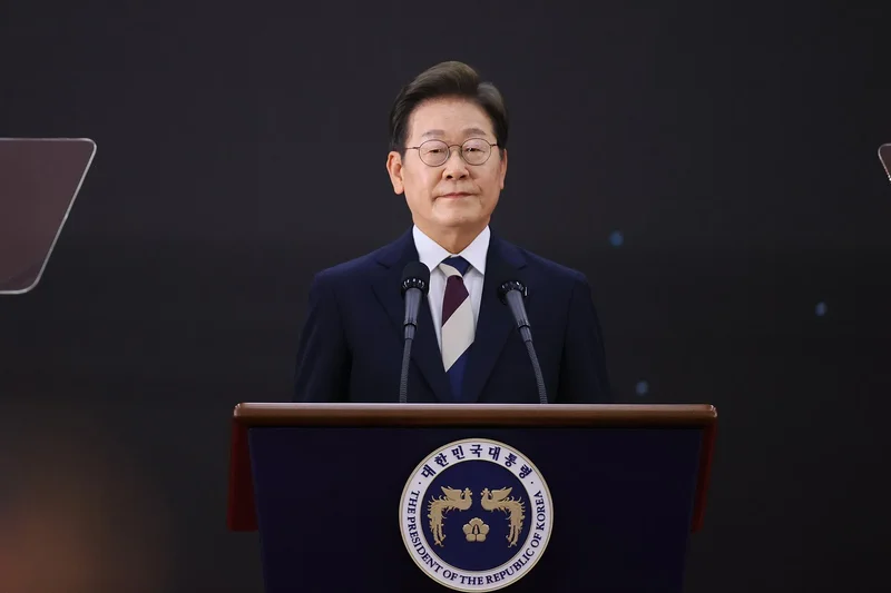 South Korean president proposes talks to officially end war with North Korea