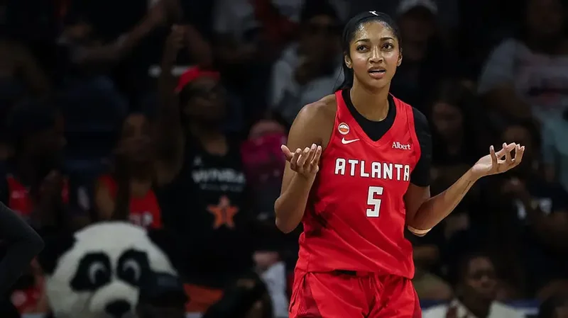 Angel Reese 'didn't sleep' after blowing game-winning layup against Fever, smirking Caitlin Clark