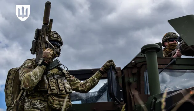 SOF operators capture three Russian soldiers in raid on enemy positions