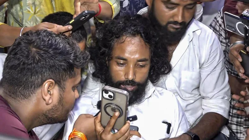 Wangchuk urges Jharkhand exam protester on hunger strike to drink water; five more join fast