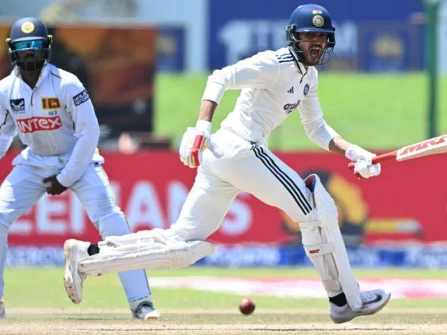 India extend lead to 294 in first Sri Lanka Test