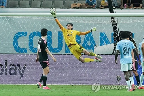 Team K League goalkeeper savors 'fun, happy' day on pitch vs. Man City