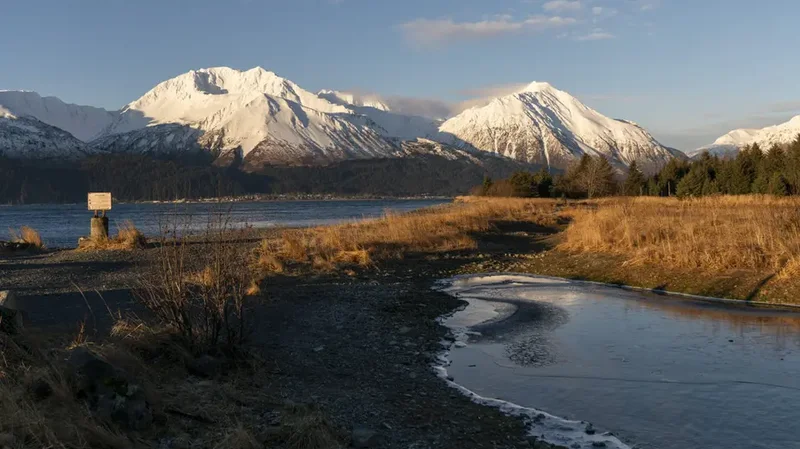 Charter plane with 8 aboard crashes near remote radar site in western Alaska