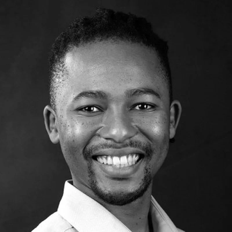 US ambassador to SA finally shook the right hand