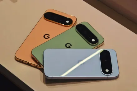 I’m a sucker for colorful phones, and Google knows exactly what it’s doing