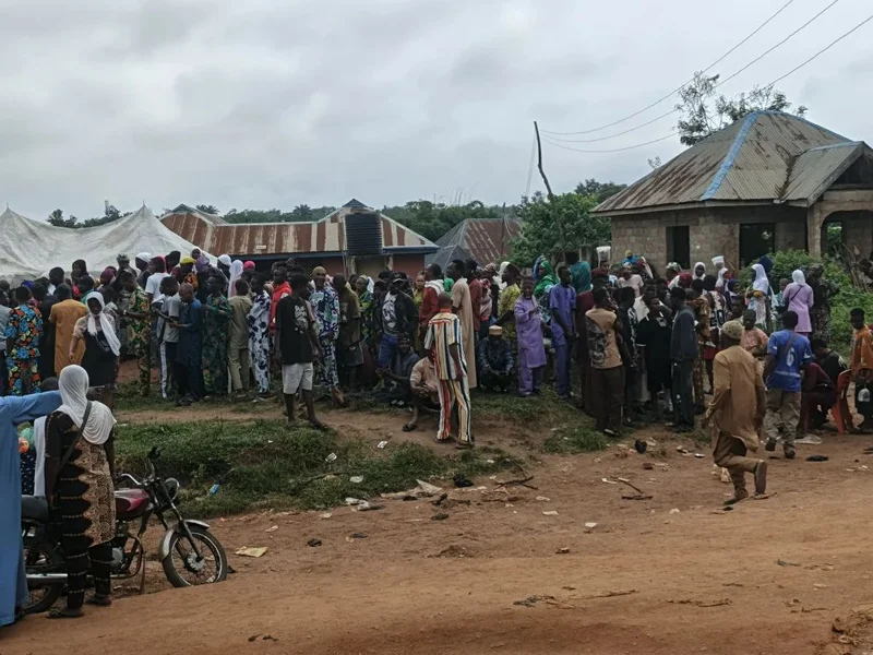 Osun Decides: Massive turnout at APC candidate Oyebamiji’s Polling Unit [PHOTOS]