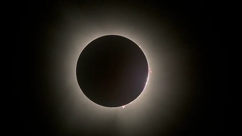 Want to see the 2026 total solar eclipse? An eclipse chaser reveals her tricks and tips
