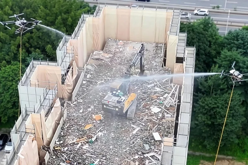 Hyundai E&C tests water-spraying drone at demolition site