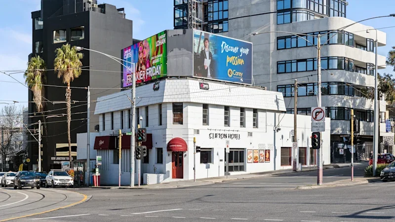 Bankrupt high-flyer’s Kew pub is back on the market, again