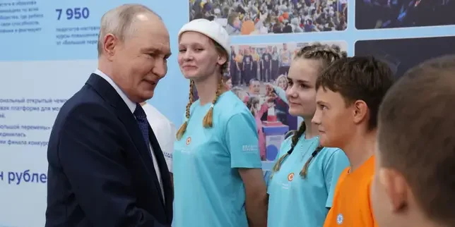 In Russia, wherever Putin goes, gasoline prices fall