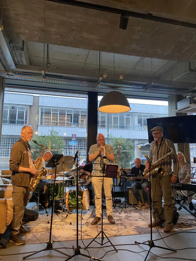 'You never know who might turn up': A finger-clicking jazz jam on a lazy Sunday evening