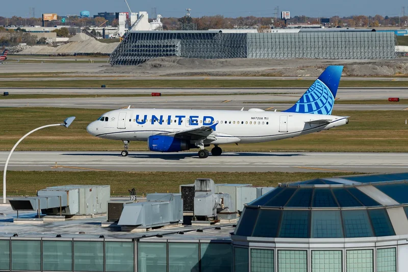 Two jets from different airlines suffer same failure in matter of hours at Chicago O’Hare, prompting investigation