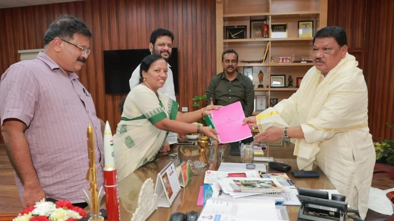 Enhance family income ceiling for availing scholarship by tribal students, Kerala Minister urges Centre