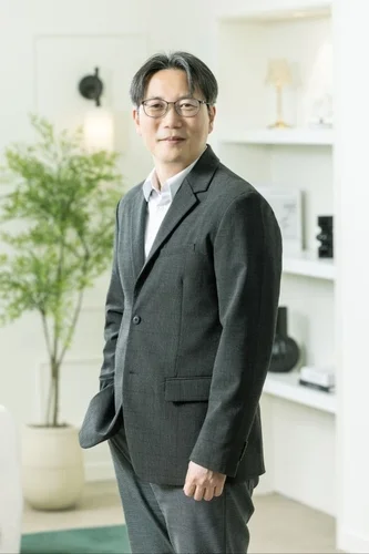 Samsung Electronics recruits 2 AI experts to strengthen semiconductor competitiveness