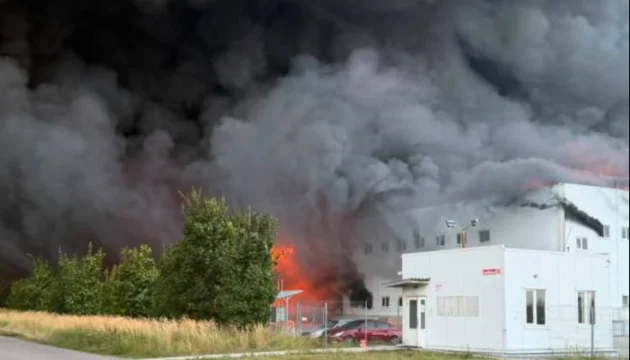 Russian attack damages supermarket chain warehouse in Kyiv region