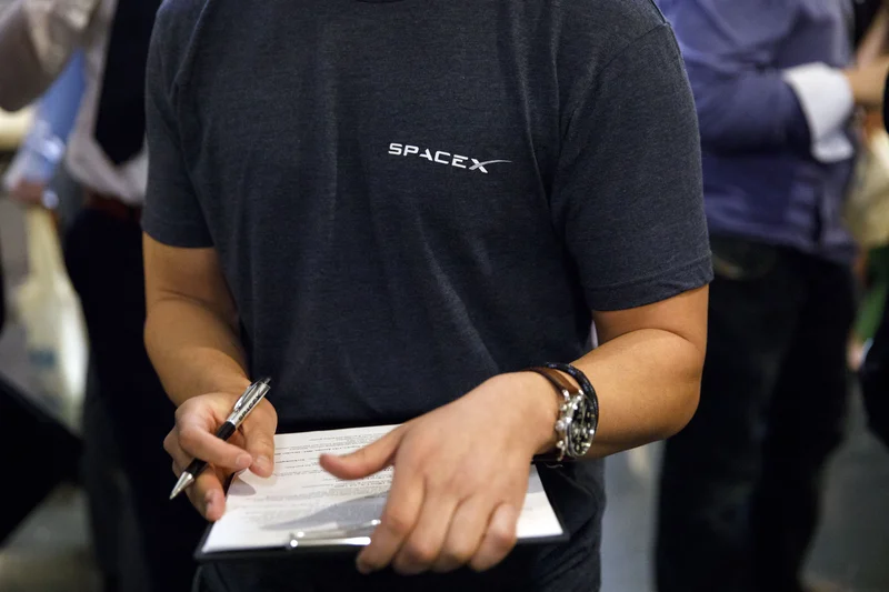 Stocks making the biggest moves midday: Palantir, Amazon, SpaceX, Sandisk, Snap & more