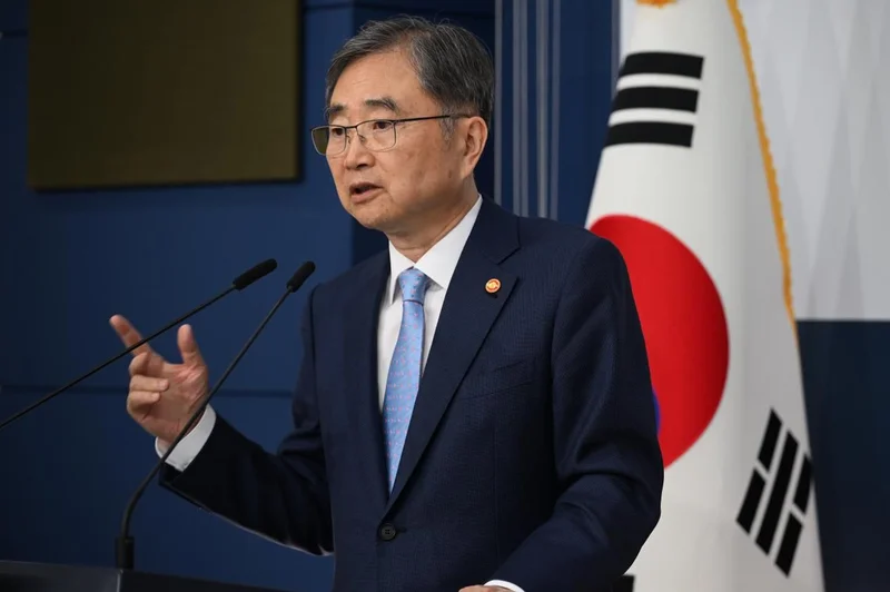 Foreign minister vows efforts to create conditions for nuclear sub project