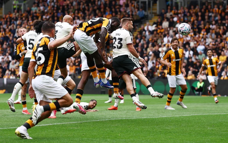 Hull roar back into Premier League with 2-0 rout of Man Utd